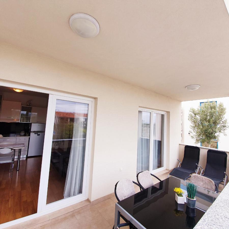 מורטר Apartments Marti מראה חיצוני תמונה
