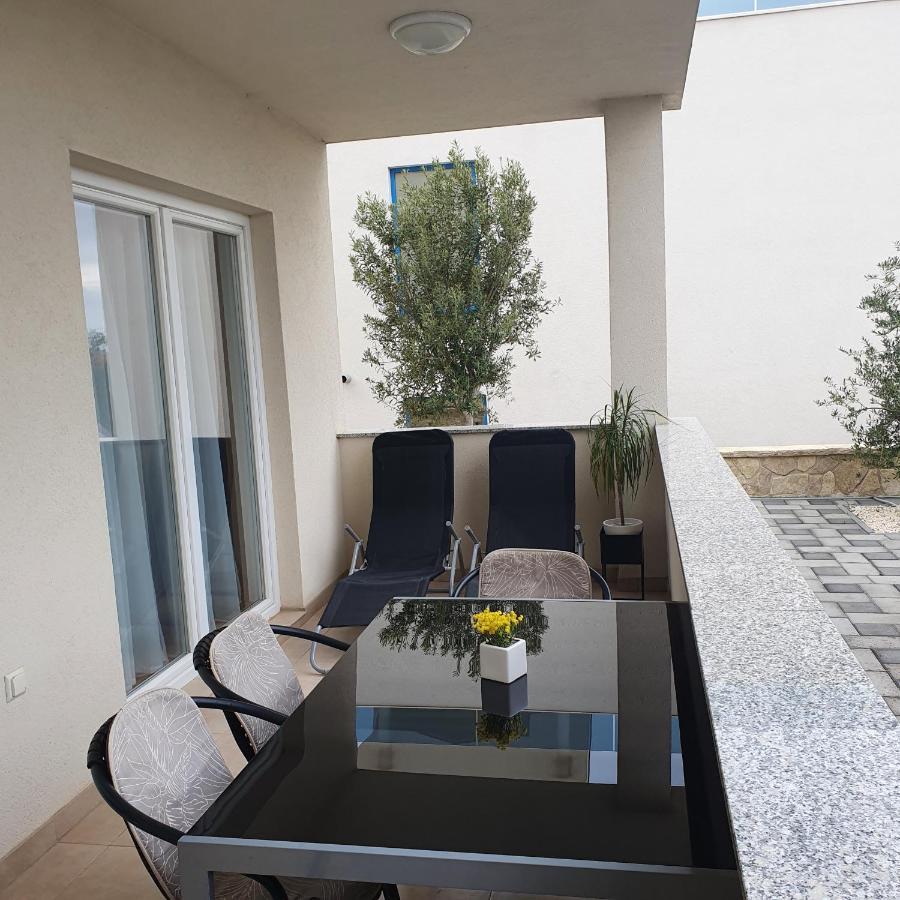 מורטר Apartments Marti מראה חיצוני תמונה