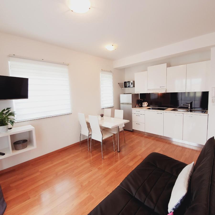 מורטר Apartments Marti מראה חיצוני תמונה