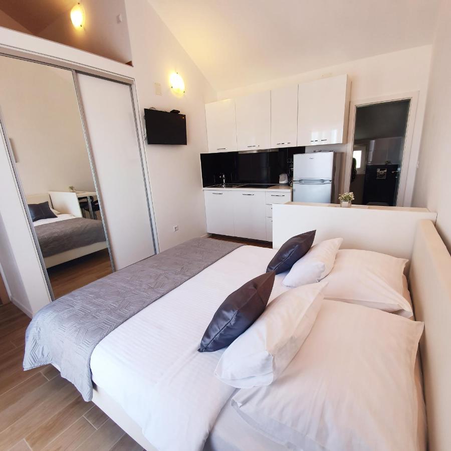 מורטר Apartments Marti מראה חיצוני תמונה
