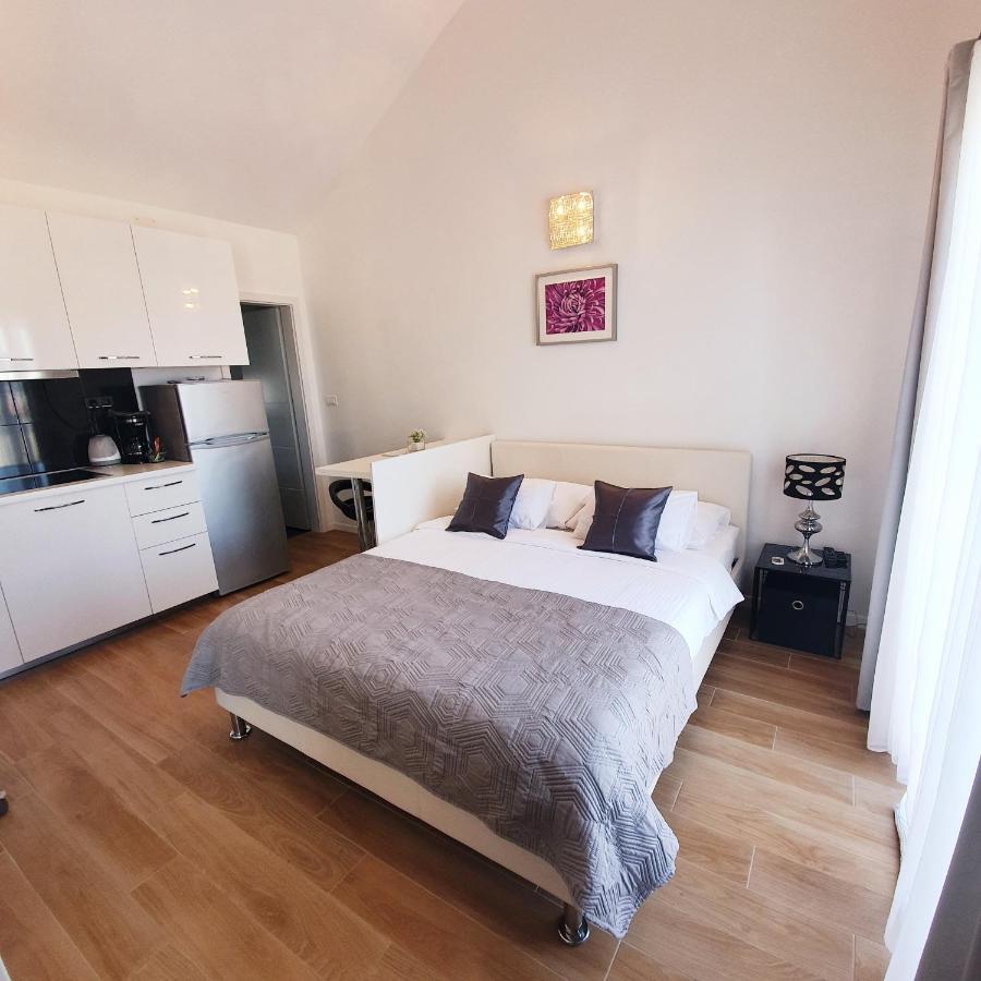 מורטר Apartments Marti מראה חיצוני תמונה