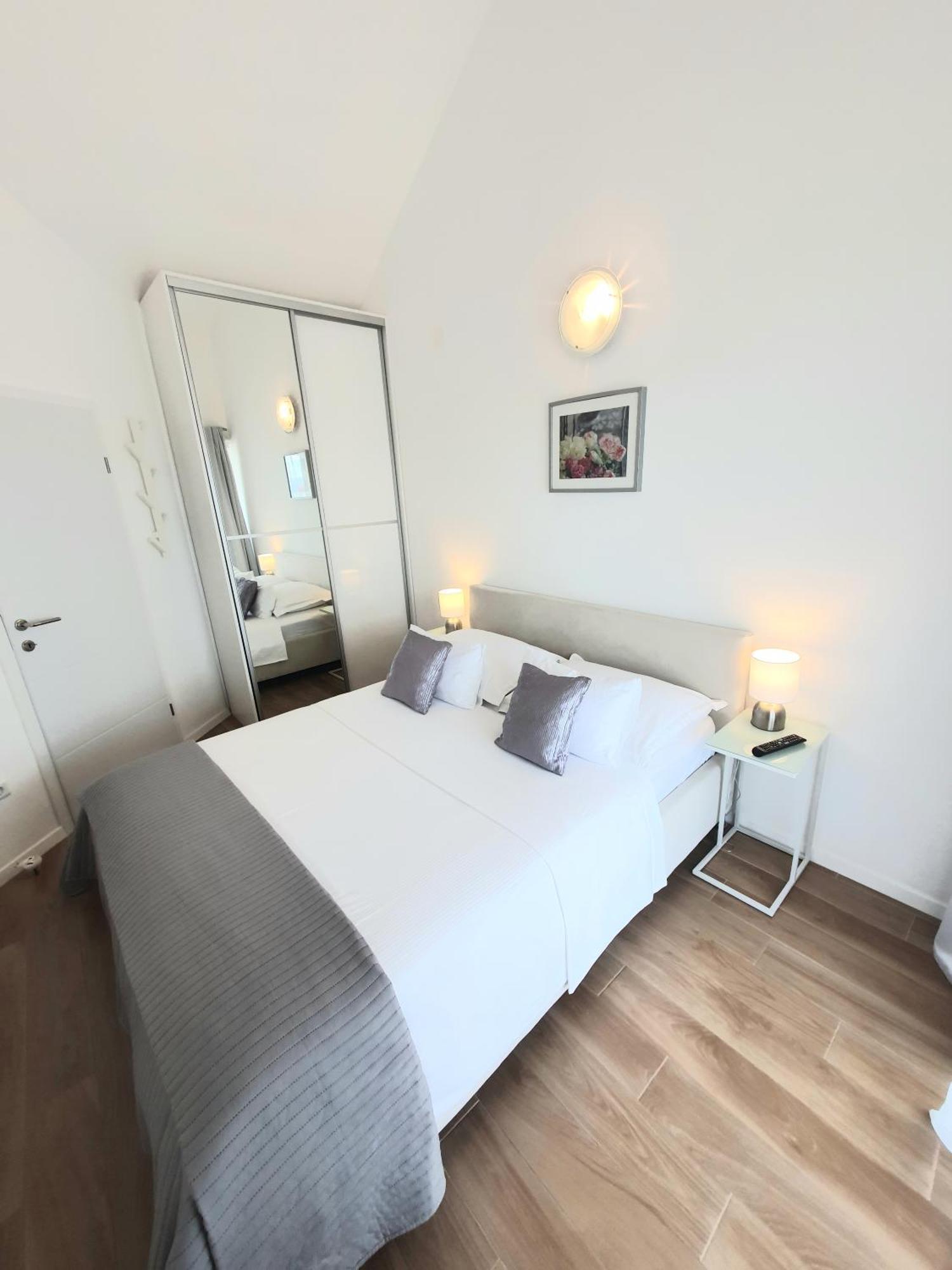 מורטר Apartments Marti מראה חיצוני תמונה