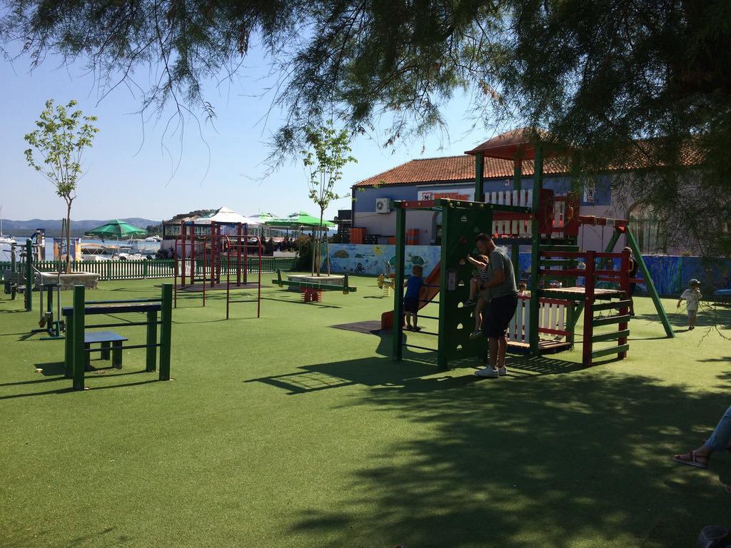 מורטר Apartments Marti מראה חיצוני תמונה